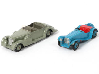 Lot 320 - DINKY TOYS (GB) (2)