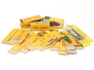 Lot 352 - DINKY TOYS (9)