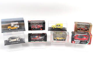 Lot 105 - DIVERS (8)