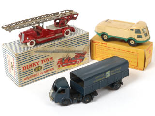 Lot 416 - DINKY TOYS (FRANCE) (3)