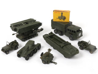 Lot 426 - DINKY TOYS (FRANCE) (7)