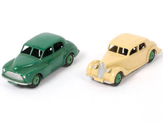Lot 322 - DINKY TOYS (GB) (2)