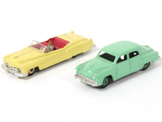 Lot 324 - DINKY TOYS (GB) (2)