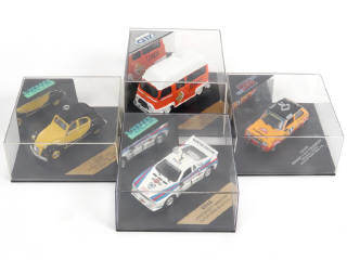Lot 83 - DIVERS (4)