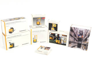 Lot 95 - DIVERS (8)