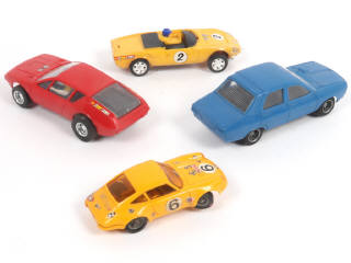 Lot 26 - DIVERS (4)