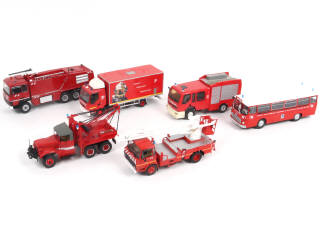 Lot 80 - DIVERS (6)