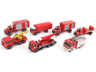 Lot 81 - DIVERS (7)