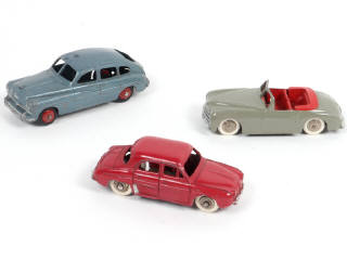 Lot 431 - DINKY TOYS (FRANCE) (3)