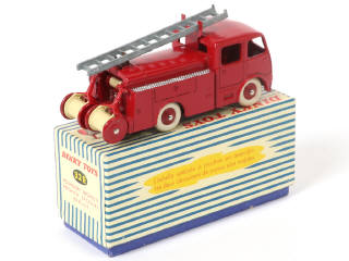 Lot 397 - DINKY TOYS (FRANCE) (1)