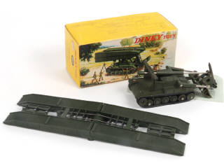 Lot 391 - DINKY TOYS (FRANCE) (1)