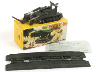 Lot 391 - DINKY TOYS (FRANCE) (1)