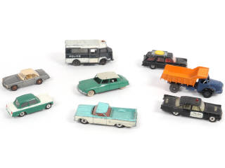 Lot 336 - DINKY TOYS (8)