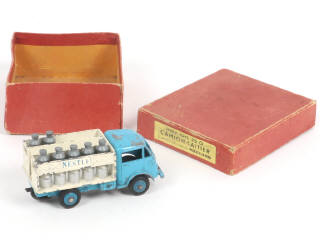 Lot 394 - DINKY TOYS (FRANCE) (1)