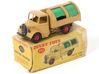 Lot 314 - DINKY TOYS (GB) (1)