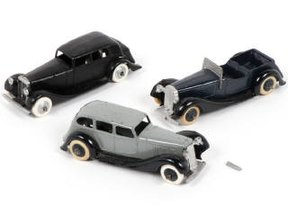Lot 330 - DINKY TOYS (GB) (3)