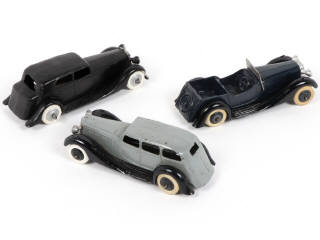 Lot 330 - DINKY TOYS (GB) (3)