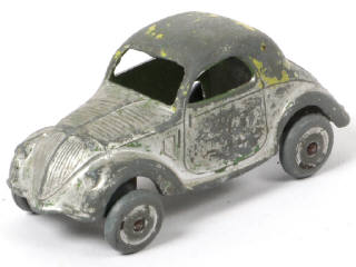 Lot 362 - DINKY TOYS (FRANCE) (1)