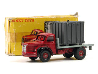 Lot 824 - DINKY TOYS (FRANCE) (1)