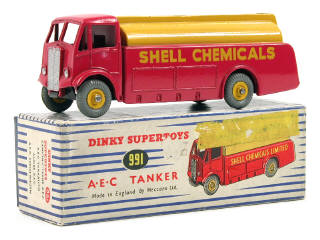 Lot 737 - DINKY TOYS GB (1)