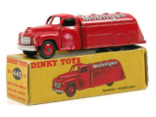 Lot 724 - DINKY TOYS GB (1)