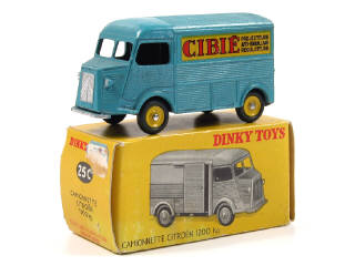 Lot 830 - DINKY TOYS (FRANCE) (1)
