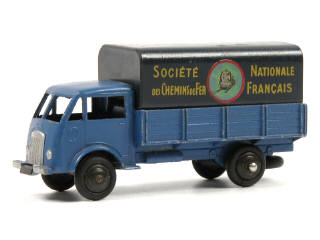 Lot 810 - DINKY TOYS FRANCE (1)