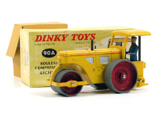 Lot 828 - DINKY TOYS FRANCE (1)
