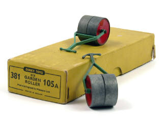 Lot 750 - DINKY TOYS GB (3)