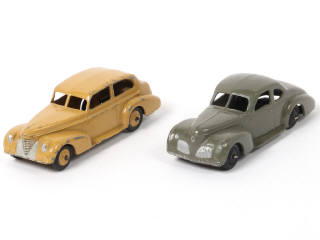 Lot 234 - DINKY TOYS (GB) (2)