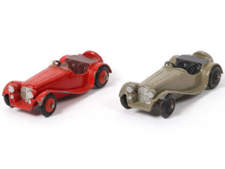 Lot 232 - DINKY TOYS (GB) (2)