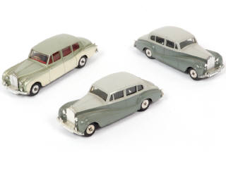 Lot 261 - DINKY TOYS (GB) (3)