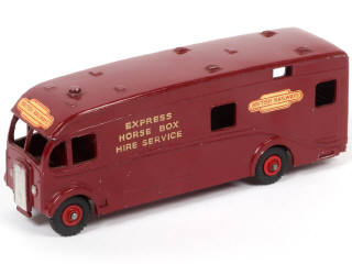 Lot 211 - DINKY TOYS (GB) (1)