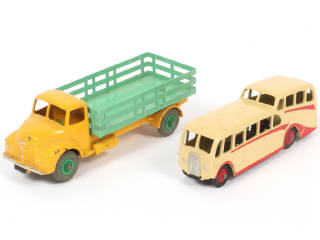 Lot 257 - DINKY TOYS (GB) (2)