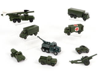 Lot 267 - DINKY TOYS (GB) (9)