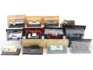 Lot 331 - DIVERS (12)
