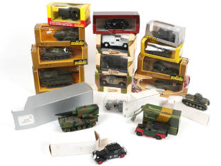 Lot 355 - DIVERS (17)