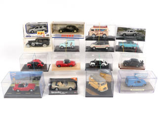 Lot 346 - DIVERS (16)