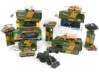 Lot 382 - DIVERS (13)
