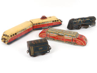 Lot 23 - DIVERS (4)