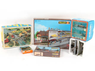 Lot 82 - DIVERS (6)