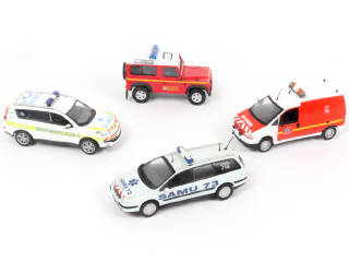 Lot 387 - DIVERS (4)
