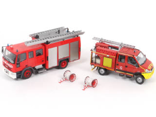Lot 384 - DIVERS (2)