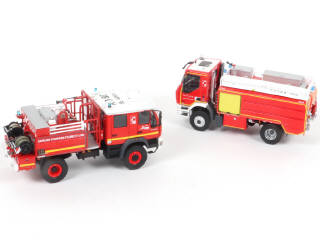 Lot 385 - DIVERS (2)