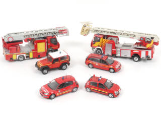 Lot 390 - DIVERS (6)