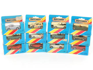 Lot 141 - DIVERS (12)