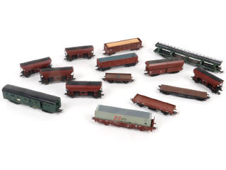 Lot 33 - DIVERS 'HO' (14)