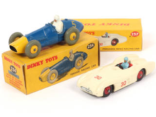 Lot 177 - DINKY TOYS (GB) (2)