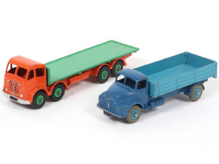 Lot 178 - DINKY TOYS (GB) (2)