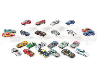Lot 409 - DIVERS (24)